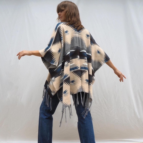 VINTAGE SOUTHWESTERN PONCHO SHAWL - Picture 3 of 4